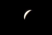Eclipse totale de Lune en début de seconde phase partielle ; Eclipse totale de Lune du 10/12/1992 (8/12) [1h34 temps universel]. Juste après la phase de totalité