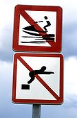 Panneaux "baignade et jet-ski interdits" La Seyne Var