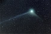 Machholz C/2004Q2 comet and its highly visible tails ; Date: 4th Jan 2005<br> Subject: Comet C/2004 Q2 Machholz<br> That night, the ion tail was particularly tormented and the dust tail very visible.
