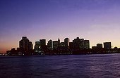 Boston, Massachussets, vue panoramique de la ville au crépuscule.