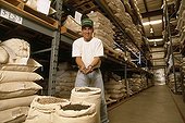 Storage of floral seeds in bags Santa Paula the USA ; Report: “In the secrecy of the flowers”.