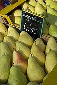 Pears 'Guyots' in trays at the market
