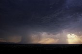 Formation of an impressive thunderstorm line France  ; First rain and hail forming in the early evening at the foot of the monts de la madeleine. <br>Location: from Iguerande.