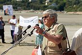 Mayor of city of Brittany speaking against the green tides ; Jean-Claude Paris, mayor of Tréduder