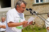 Activist speaking against the green tides Brittany France ; André Ollivro, vice-president of collective "Halte aux marées vertes"