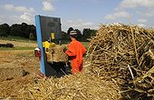 Cutting hay bales for wood-frame house France ; Coated natural lowland bioclimatic energy HQE<br>Orchard House Landscape and Energy 