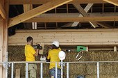 Installation of straw bales in a wood frame house France ; Coated natural lowland bioclimatic energy HQE<br>Orchard House Landscape and Energy 