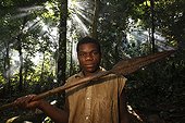 Lance hunting pygmy Baaka Southeast of Cameroon ; This weapon is transmitted from generation to generation