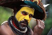 Portrait of a Huli man making up Papua New-Guinea
