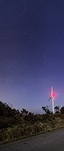 Many constellations over a wind turbine ; Constellations of Cygnus, the Arrow, the Lyre and the Dragon