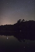 The seven Geminids under the Gemini ; During the meteor shower of the Geminids of 14 December 2009, ten minutes away, 7 Geminids fall under the Gemini . Two of them are reflected in the river water. 