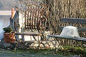 Garden furniture with frost