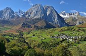 Circus Lescun autumn - Aspe Valley Pyrenees France
