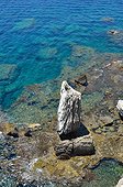 Rocher calcaire sur le rivage - Corse France