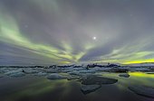Aurora on lake Jökulsárlón glacier - Iceland