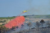 Larguage on scrubland fire retardant - France  ; Air Tractor from Airport Beziers Vias 