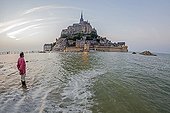 High tide at Mont Saint-Michel - Normandy France  ; Character: Toun Lebrec, Montois