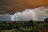 Storm over the campaign in the spring - France ; Overlay 3 photos 30 seconds equivalent to an exposure of 1 minute 30 seconds.