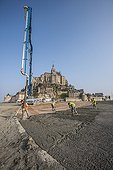 Finishing the access esplanade at Mont Saint-Michel - France ; Casting the last part of the Mont Saint-Michel access the esplanade.<br>Last major construction work of the building site