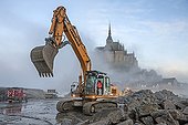 Construction of the East weir separator - Mont Saint Michel  ; Storage riprap<br>Restoration work of the maritime character of Mont Saint-Michel.