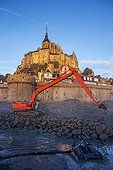 Construction of the East weir separator - Mont Saint Michel  ; Restoration work of the maritime character of Mont Saint-Michel.