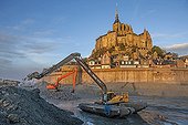 Construction of the East weir separator - Mont Saint Michel  ; Restoration work of the maritime character of Mont Saint-Michel.