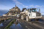 Planing of the asphalt of interim access - Mont Saint-Michel ; Restoration work of the maritime character of Mont Saint-Michel.