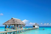 Handcrafted pearl farm - Fakarava French Polynesia ; transplant with his stilt house and his boat lifting gantry. Facilities located on the shore or too close to it can affect the quality of oysters. Indeed, water is often warmer and stagnante.Ferme Pearl "Pearls of Havaiki" first farm on Fakarava, 