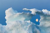 Pleine Lune et iceberg - Baie d'Hudson Canada