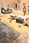 Pavers made from recycled plastic bags - Mopti Mali