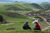 Women and village Ritoma - Amdo Tibet China  ; .