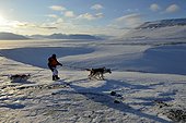 Explorer in the snowy tundra - Spitsbergen Agardbukta ; On the heights of Agardbukta 
