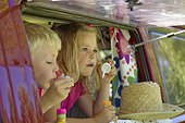 Children blowing bubbles, Summer Picknick