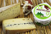 Tomme with Ramson , The Montbéliard and Morbier : Montbéliardes cows milk cheeses made ​​at the cheese cooperative of Montbeliard, Franche-Comte, France