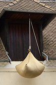 Engrangeous : pulley system to mount the hay in the attic in an old house, Mens, Rhône-Alpes, France