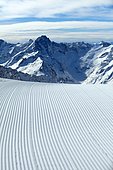 Ski trail after crossing the groomer, Les Deux Alpes Ski Ressort, France