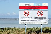 Panneau d'avertissement sur les dangers des requins à La Réunio