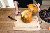 Making of an Halloween pumpkin decoration