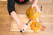 Making of an Halloween pumpkin decoration