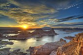 View from Alstrom Point to Lake Powell at sunrise, Padre Bay with Gunsight Butte and Navajo Mountain, houseboats, Bigwater, Glen Canyon National Recreation Area, Arizona, Southwestern USA, Utah, USA, North America