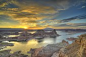 View from Alstrom Point to Lake Powell at sunrise, Padre Bay with Gunsight Butte and Navajo Mountain, houseboats, Bigwater, Glen Canyon National Recreation Area, Arizona, Utah, Southwestern USA, USA, North America