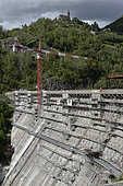Work on reinforcement of the Chambon dam, in 2014. The reinforcement works allow to treat 3 problems observed on the dam, caused mainly by the phenomenon of alkali-reaction. Alps, France