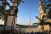 In Cuetzalam, the Totonac tradition of voladores is still very much alive. On the village square, a group of dancers throw themselves from the top of an enormous rough-hewn tree trunk. In the surrounding villages, each square still has its volador pole. Mexico stingless honeybees and equitable trade