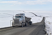 Dalton Highway : from Fairbanks to Prudhoe Bay, his trucks, the only supply of Deadhorse in all seasons and in all weather! Alaska, USA
