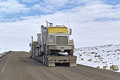 Dalton Highway : from Fairbanks to Prudhoe Bay, his trucks, the only supply of Deadhorse in all seasons and in all weather! Alaska, USA