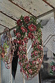 Ecological Funeral, crowns of glass beads, Wicker casket, France