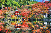 Daigo-ji temple in autumn in Kyôto, Japan