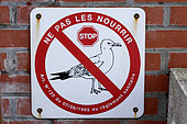 Information board concerning the ban on feeding gulls in Mers-les-Bains, Picardie, France