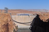 Glen Canyon Dam site, the construction of which created the famous Lake Powell, near Page, Arizona / Utah, USA