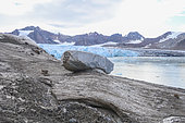 Erratic blocks glacier, Fjortende Julibreen, Spitzberg, Svalbard